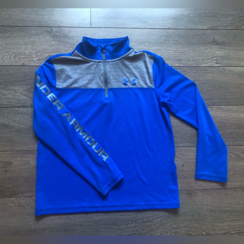 ⭐️Like NEW⭐️UNDER ARMOUR Pullover •Size Small or 6